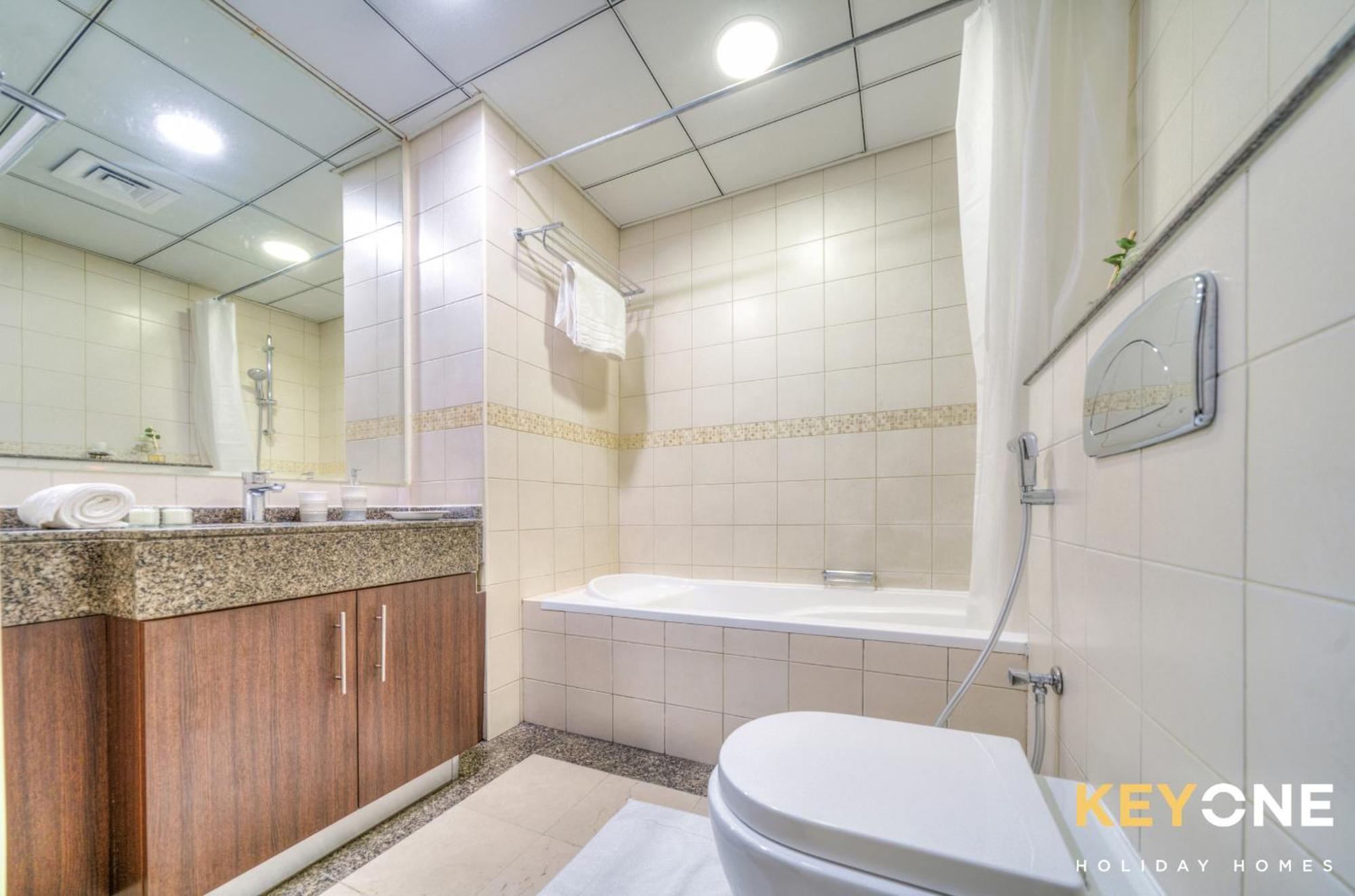 Contemporary One Bedroom With Full Marina View Dubai Exterior foto